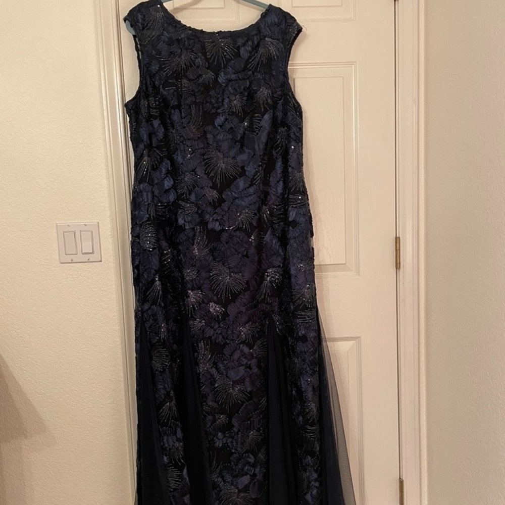20W Alex Evenings Woman Navy Blue Sequin Gown EUC